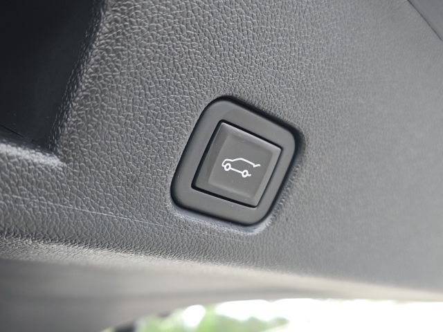 Used 2025 Chevrolet Traverse RS w/ LPO, Floor Liner Package FWD image 12