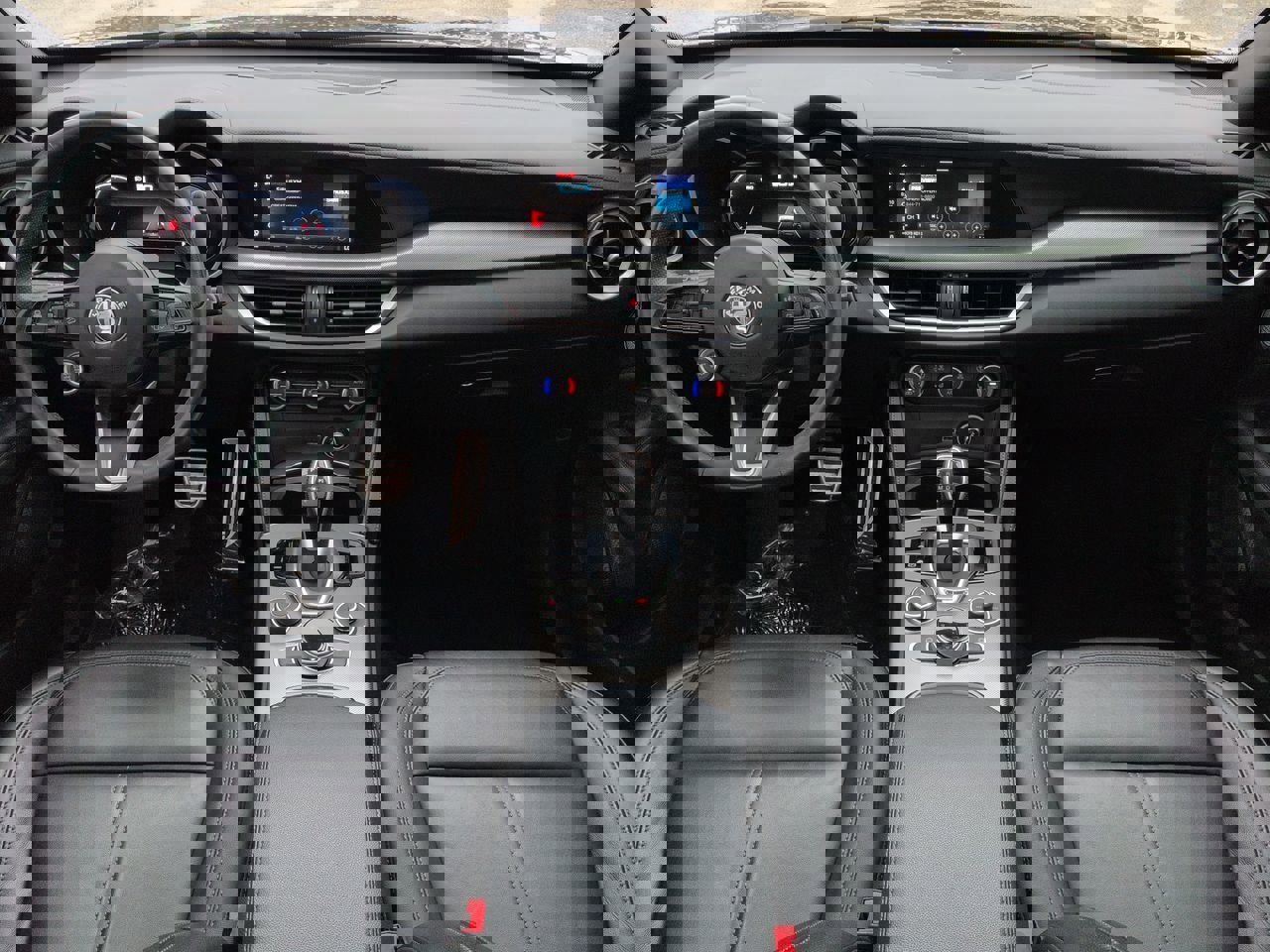 Used 2024 Alfa Romeo Stelvio Ti AWD/4WD image 14