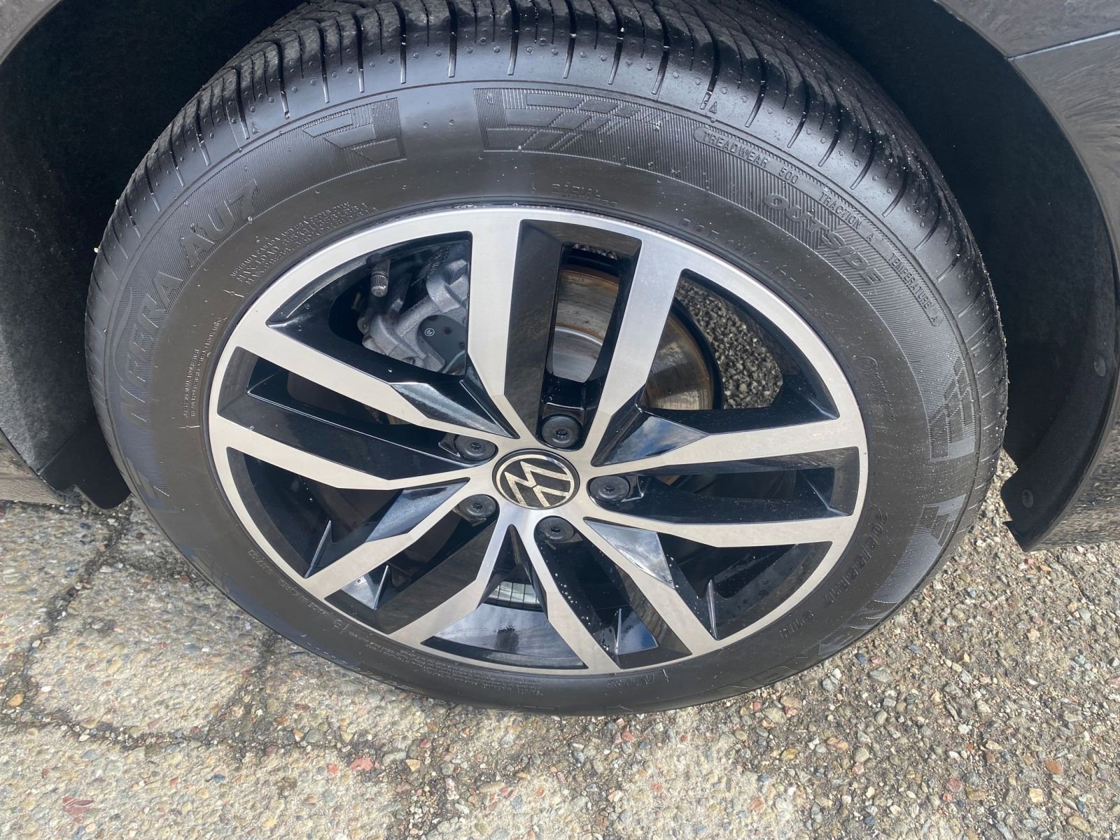 Used 2025 Volkswagen Jetta SE image 30