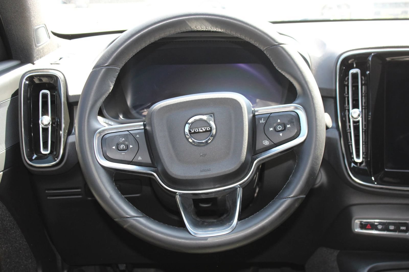 Used 2023 Volvo C40 P8 Recharge Plus w/ Protection Package Premier AWD/4WD image 14
