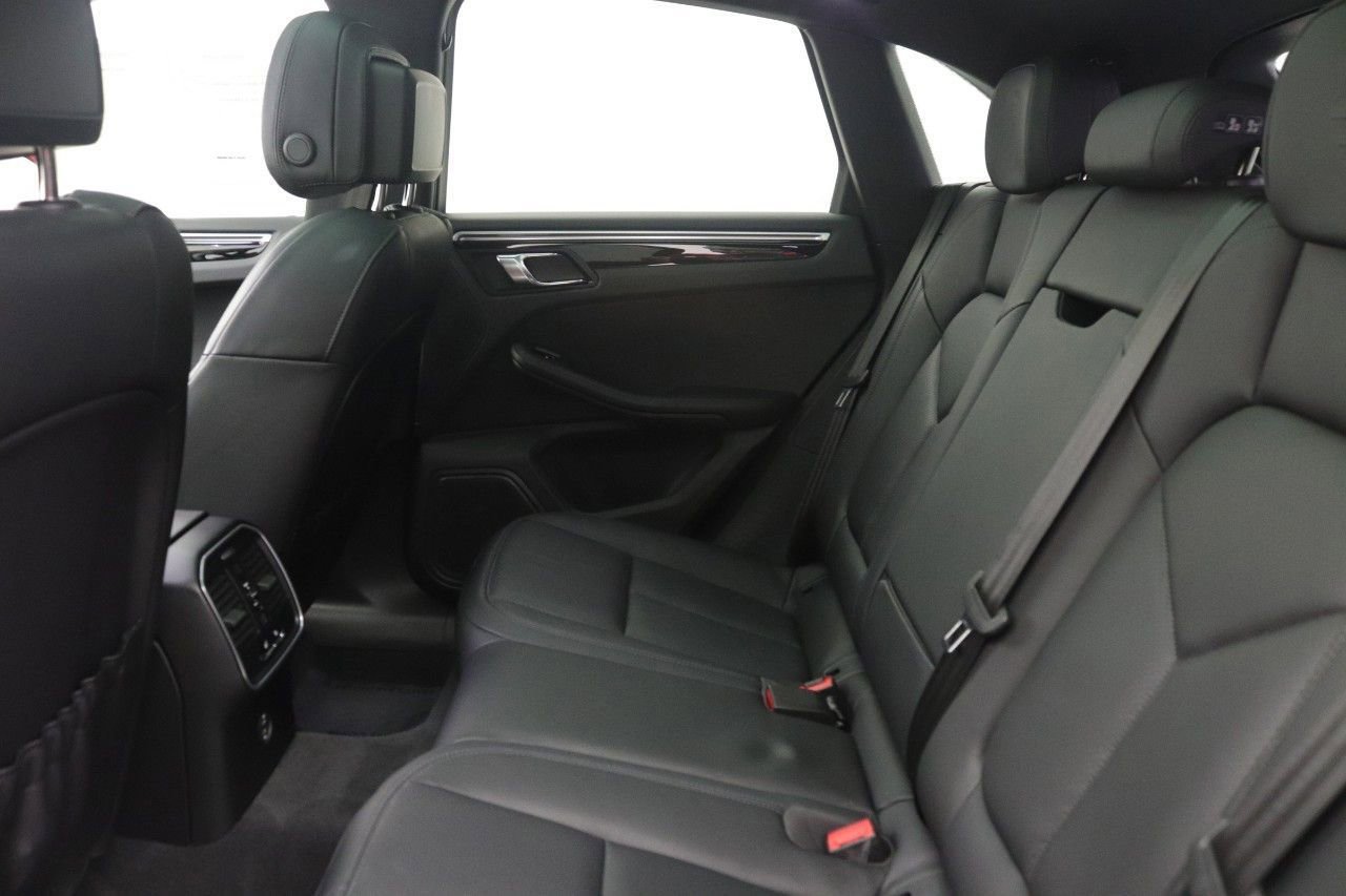Used 2023 Porsche Macan Turbo image 33