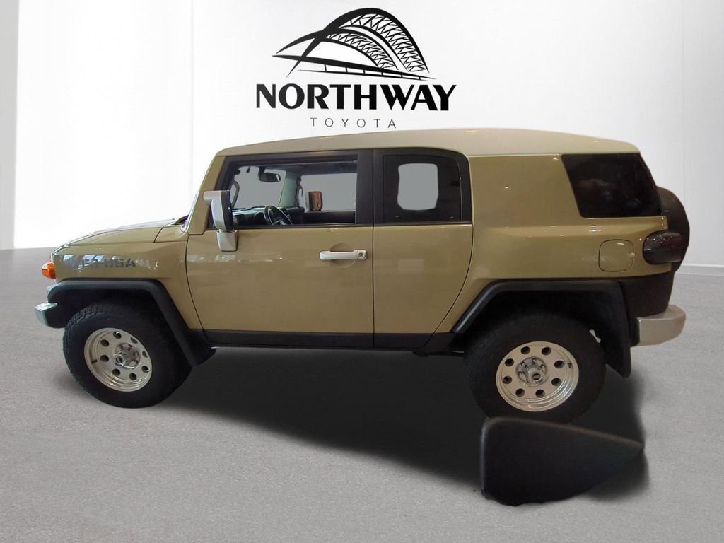 Used 2012 Toyota FJ Cruiser 4WD w/ Convenience Pkg image 3