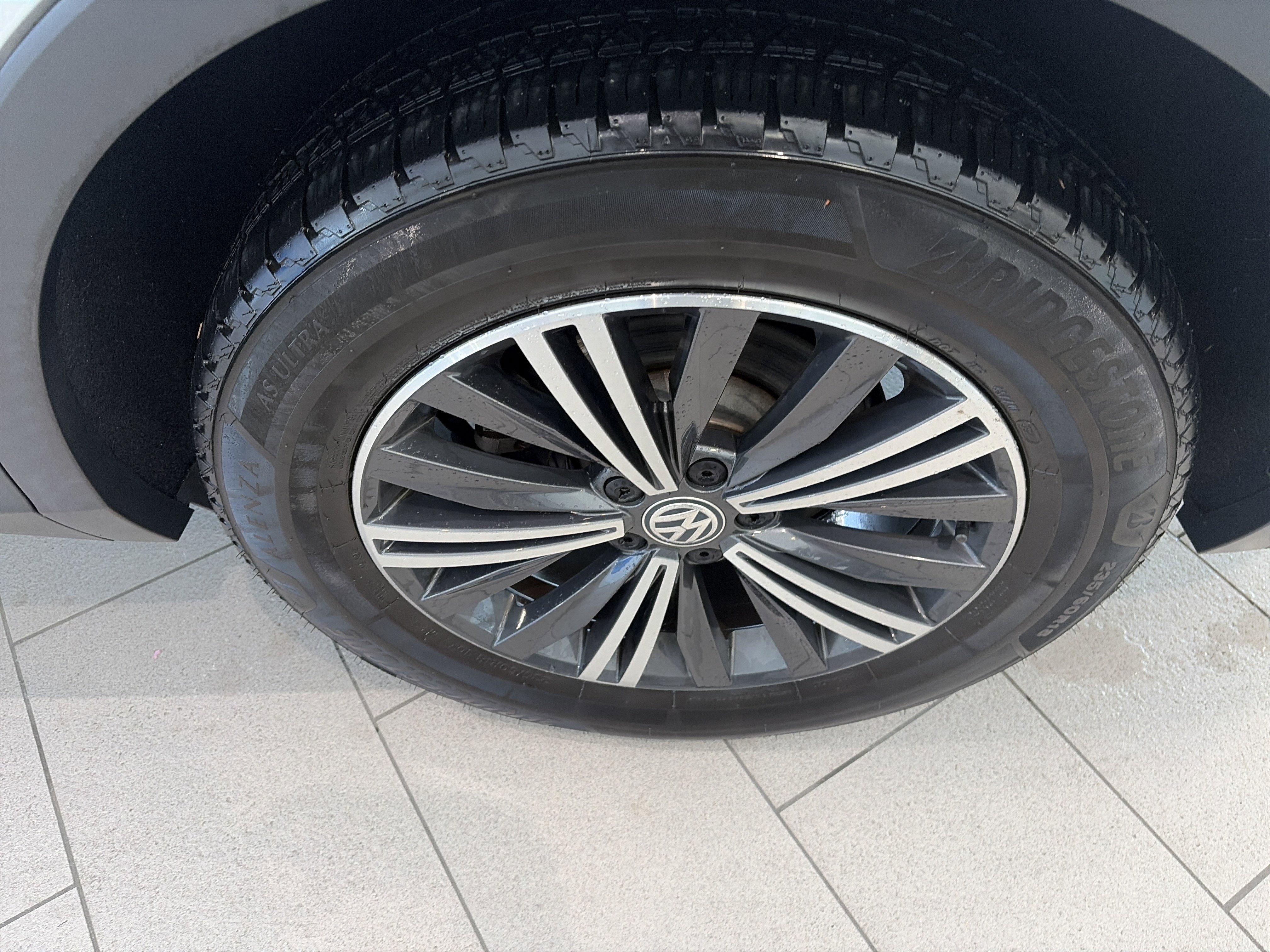 Used 2019 Volkswagen Tiguan SEL AWD/4WD image 10