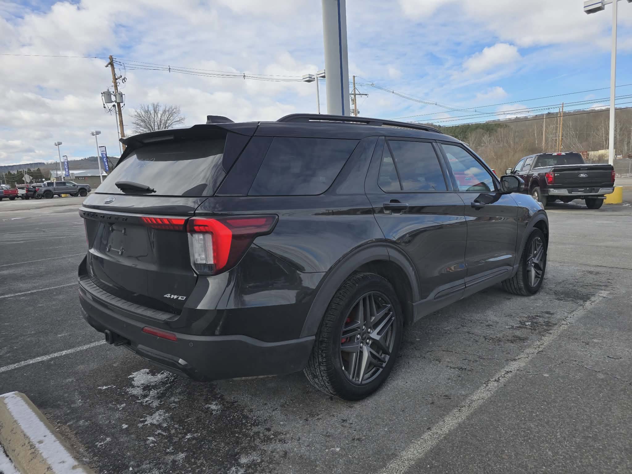 Used 2025 Ford Explorer ST-Line w/ ST-Line Street Pack video 3