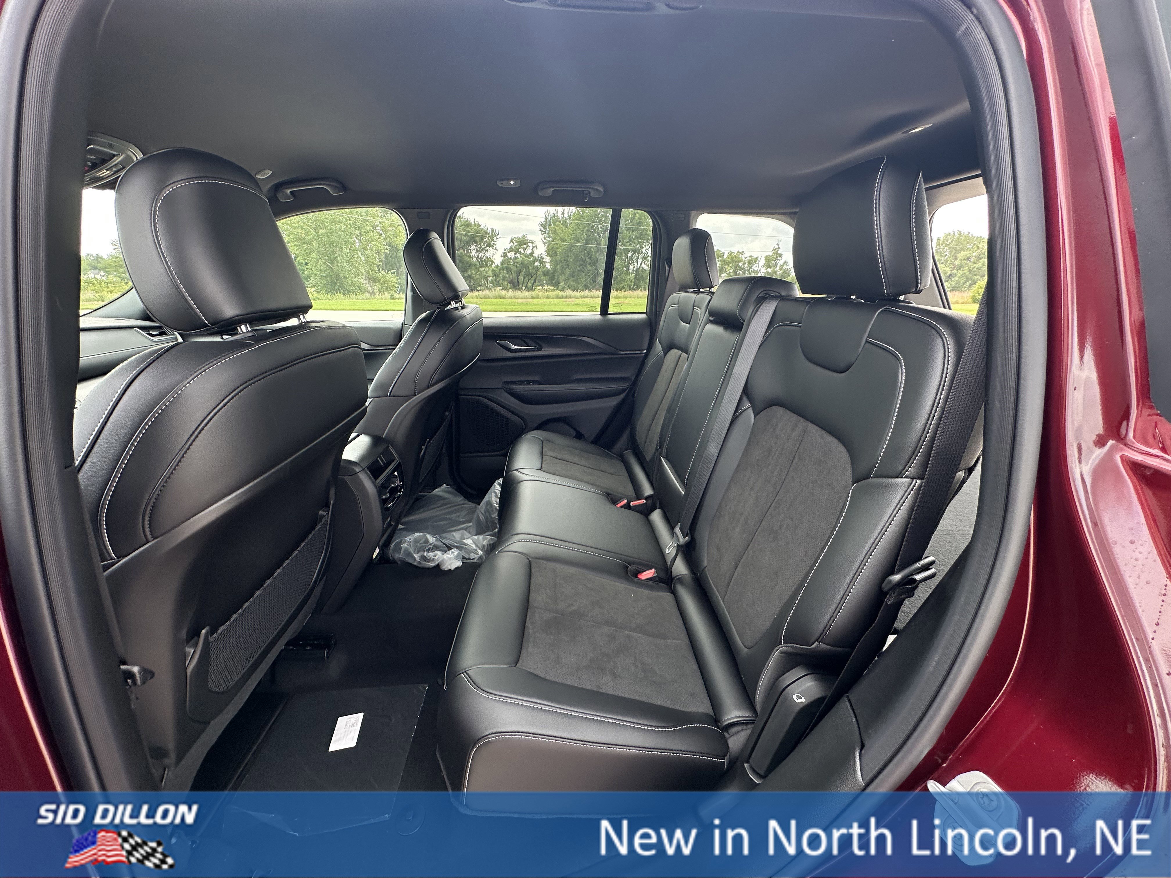 New 2025 Jeep Grand Cherokee Altitude image 15