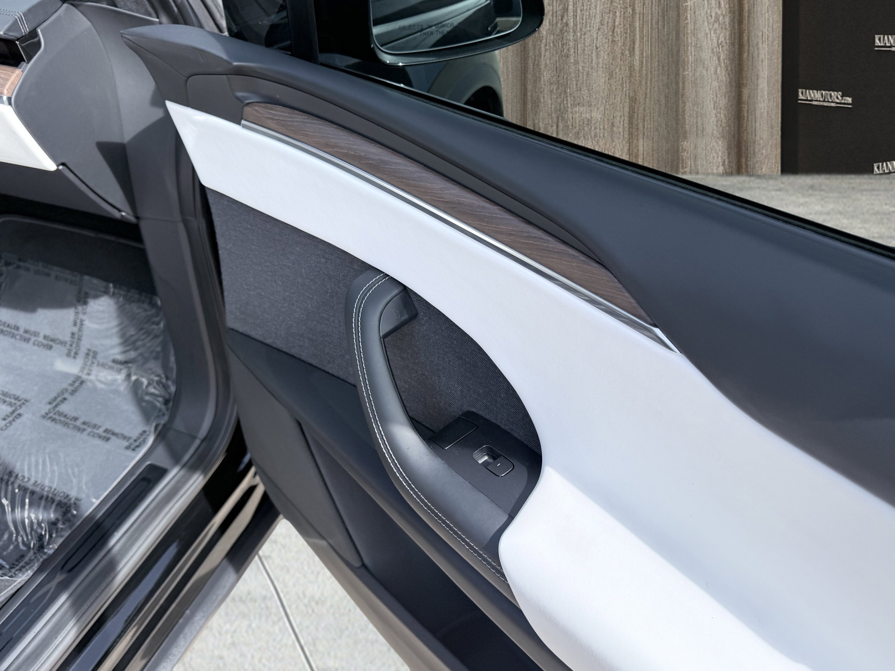 Used 2023 Tesla Model X image 35