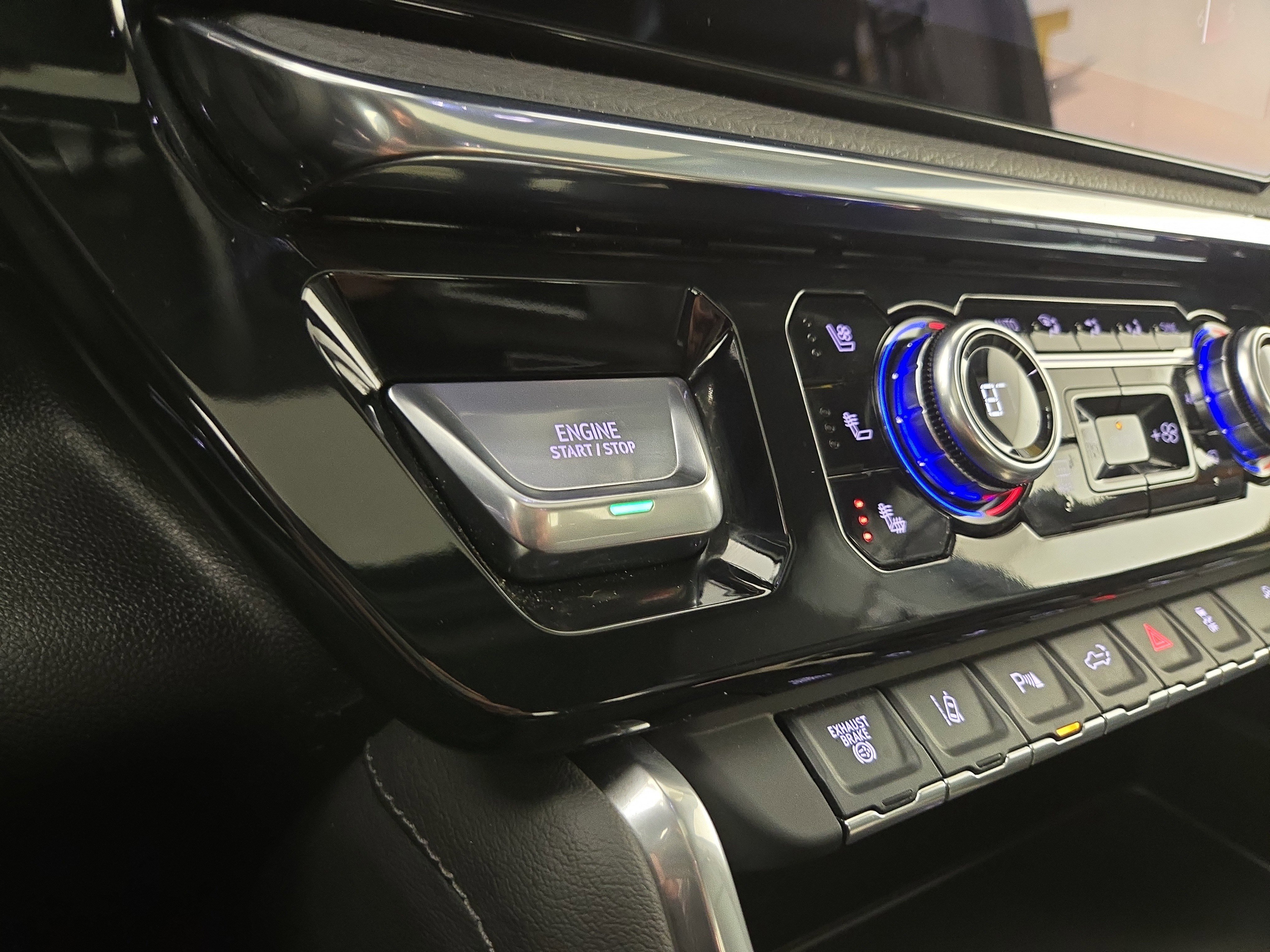 Certified 2025 GMC Sierra 3500 Denali w/ Denali Reserve Package image 26