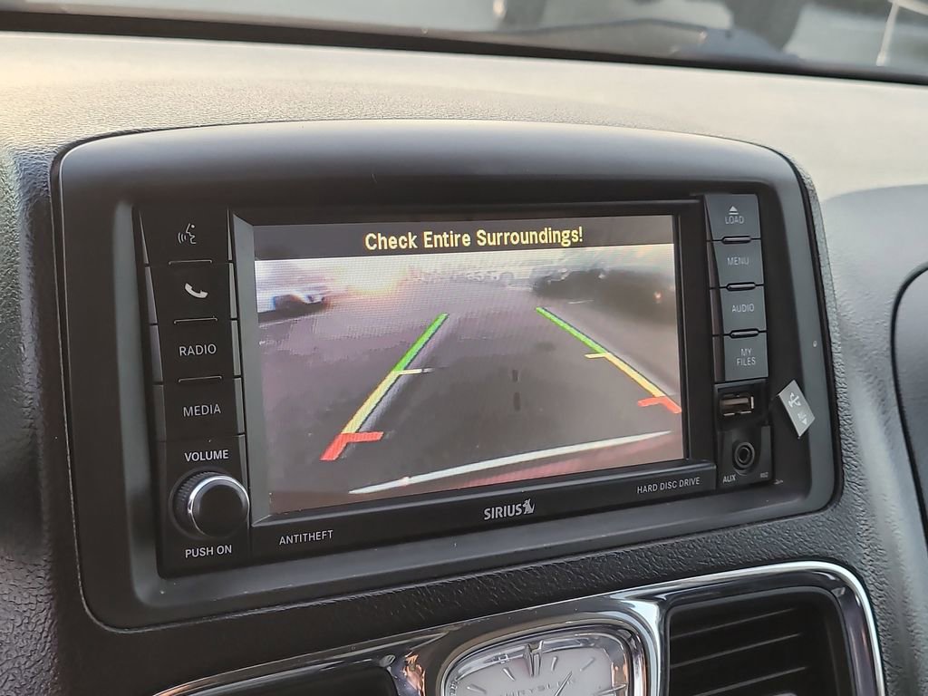 Used 2015 Chrysler Town & Country Touring image 23