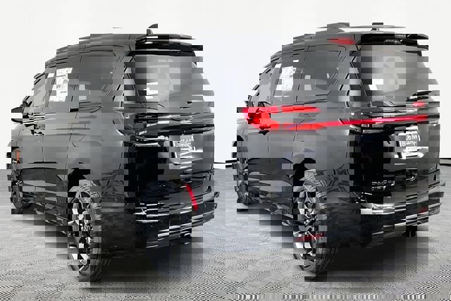 New 2026 Chrysler Pacifica Limited w/ Uconnect Theater Family Group image 4