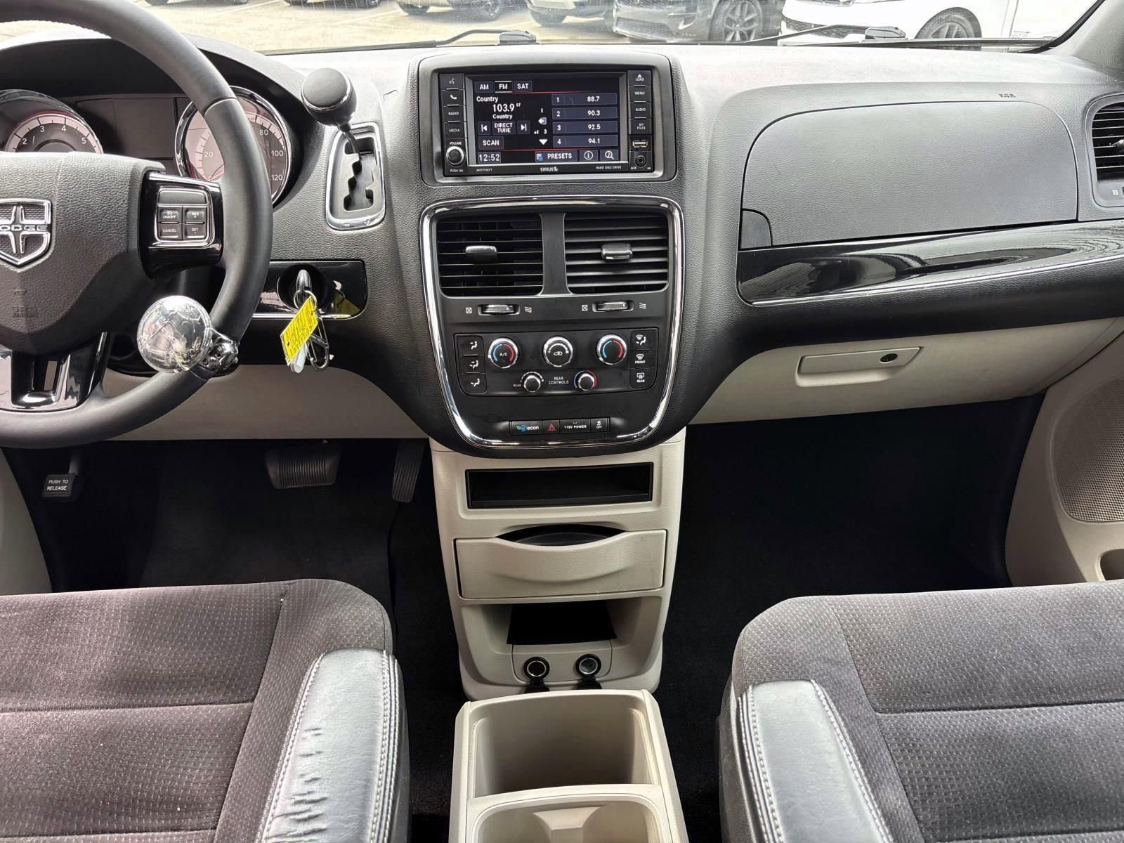 Used 2014 Dodge Grand Caravan SE FWD image 30