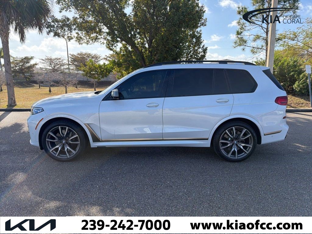 Used 2022 BMW X7 M50i image 6