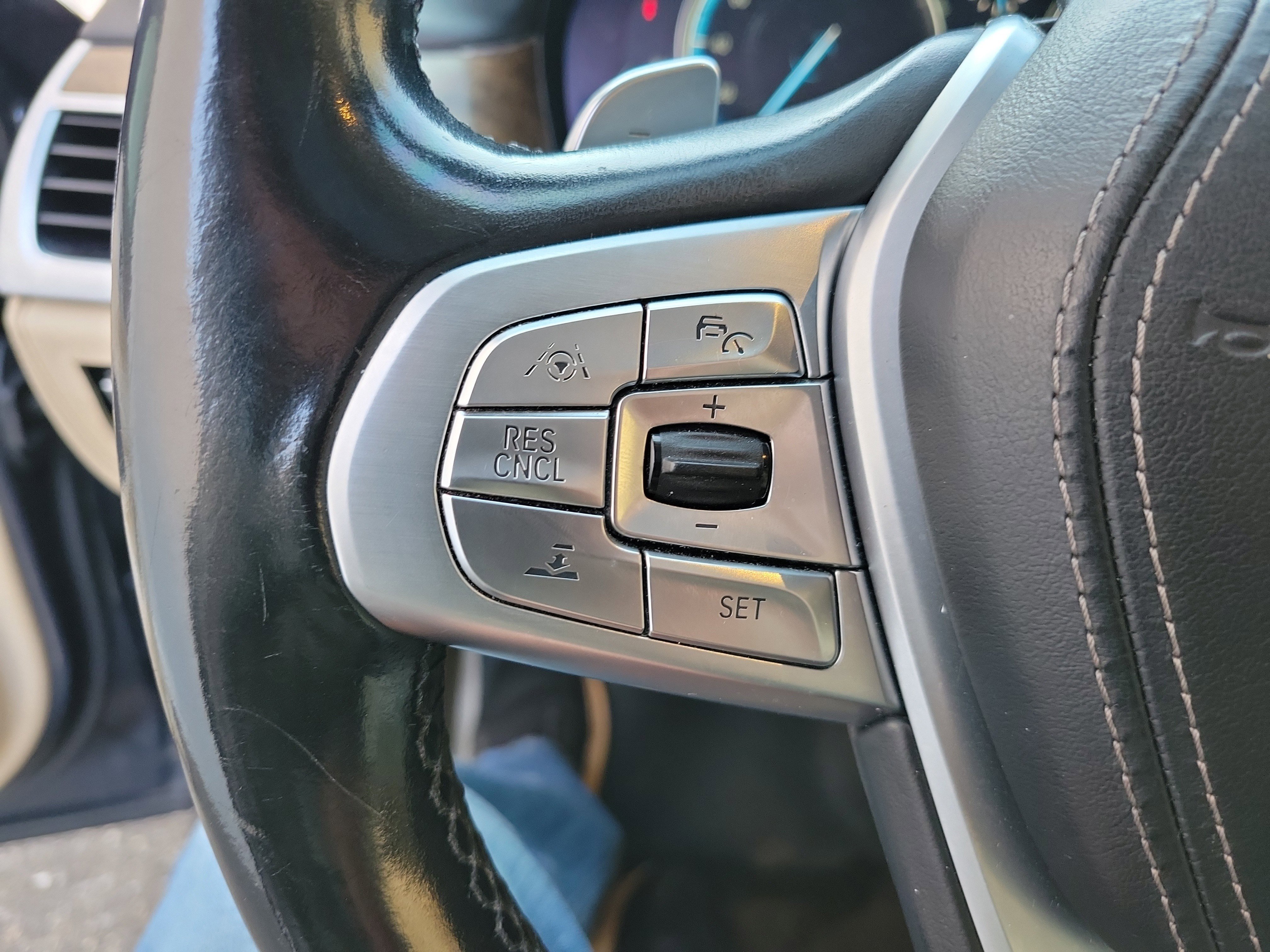 Used 2017 BMW 740i image 21