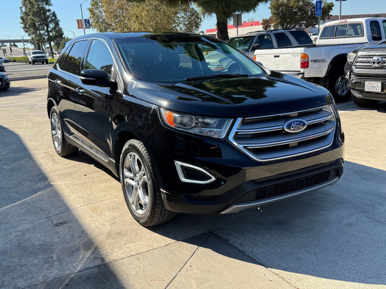 Used 2018 Ford Edge Titanium image 4
