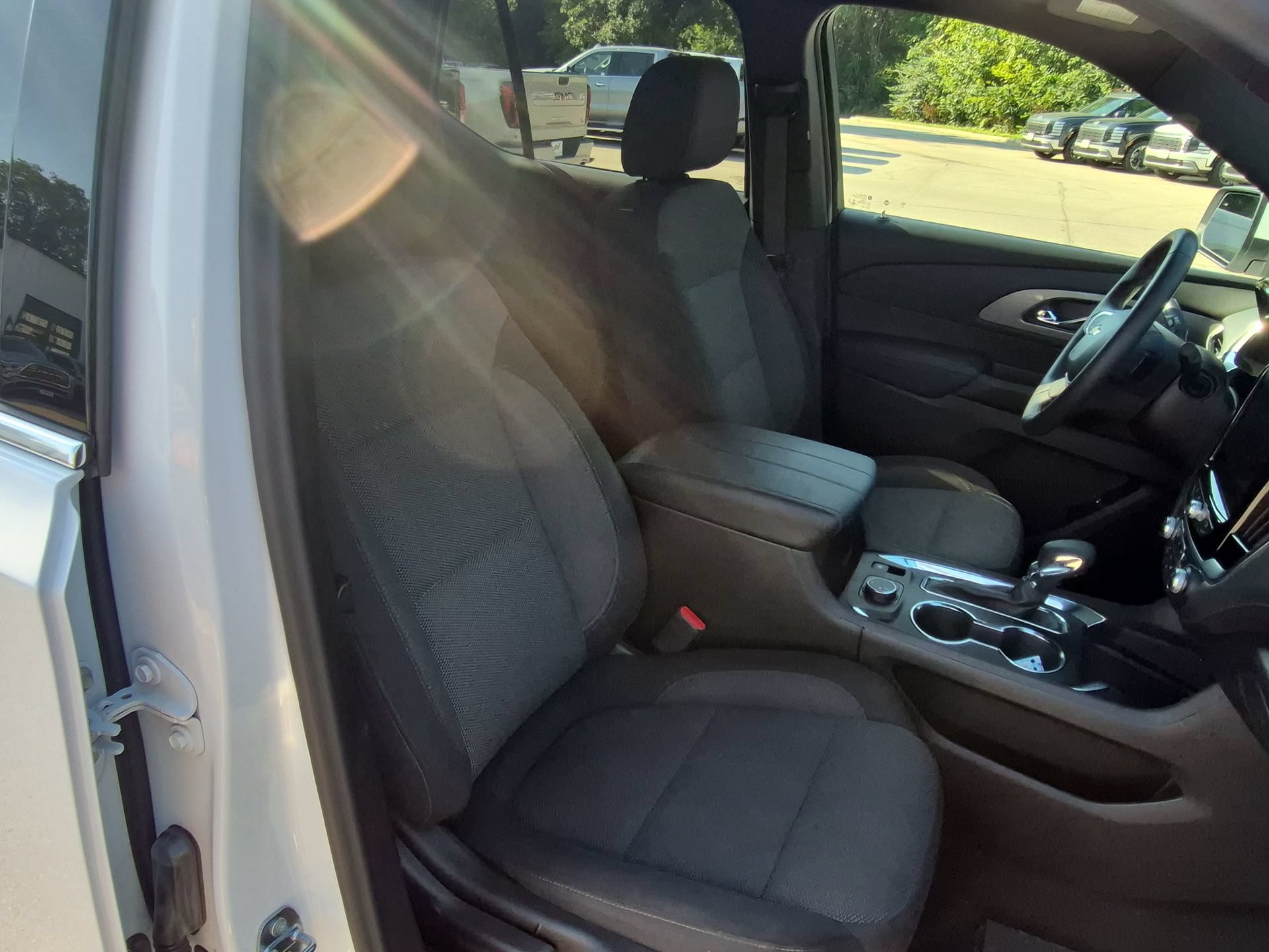 Used 2023 Chevrolet Traverse LT w/ Rear Camera Mirror Package AWD/4WD image 29