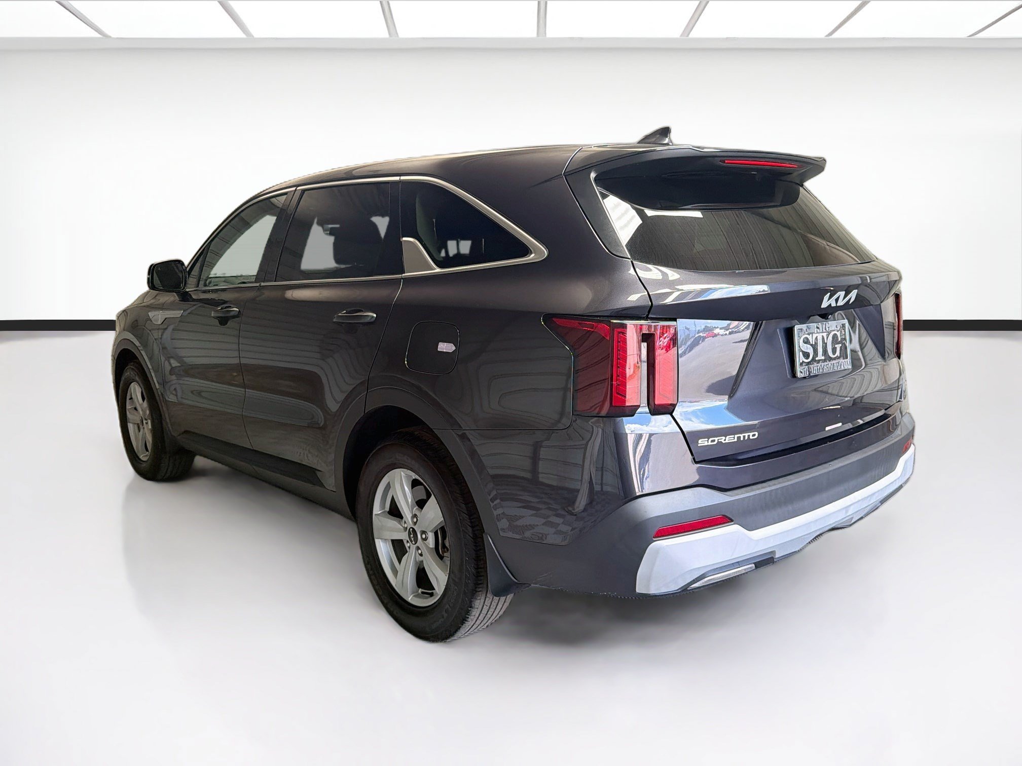 Used 2025 Kia Sorento LX FWD image 6