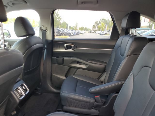 Used 2025 Kia Sorento EX AWD/4WD image 17
