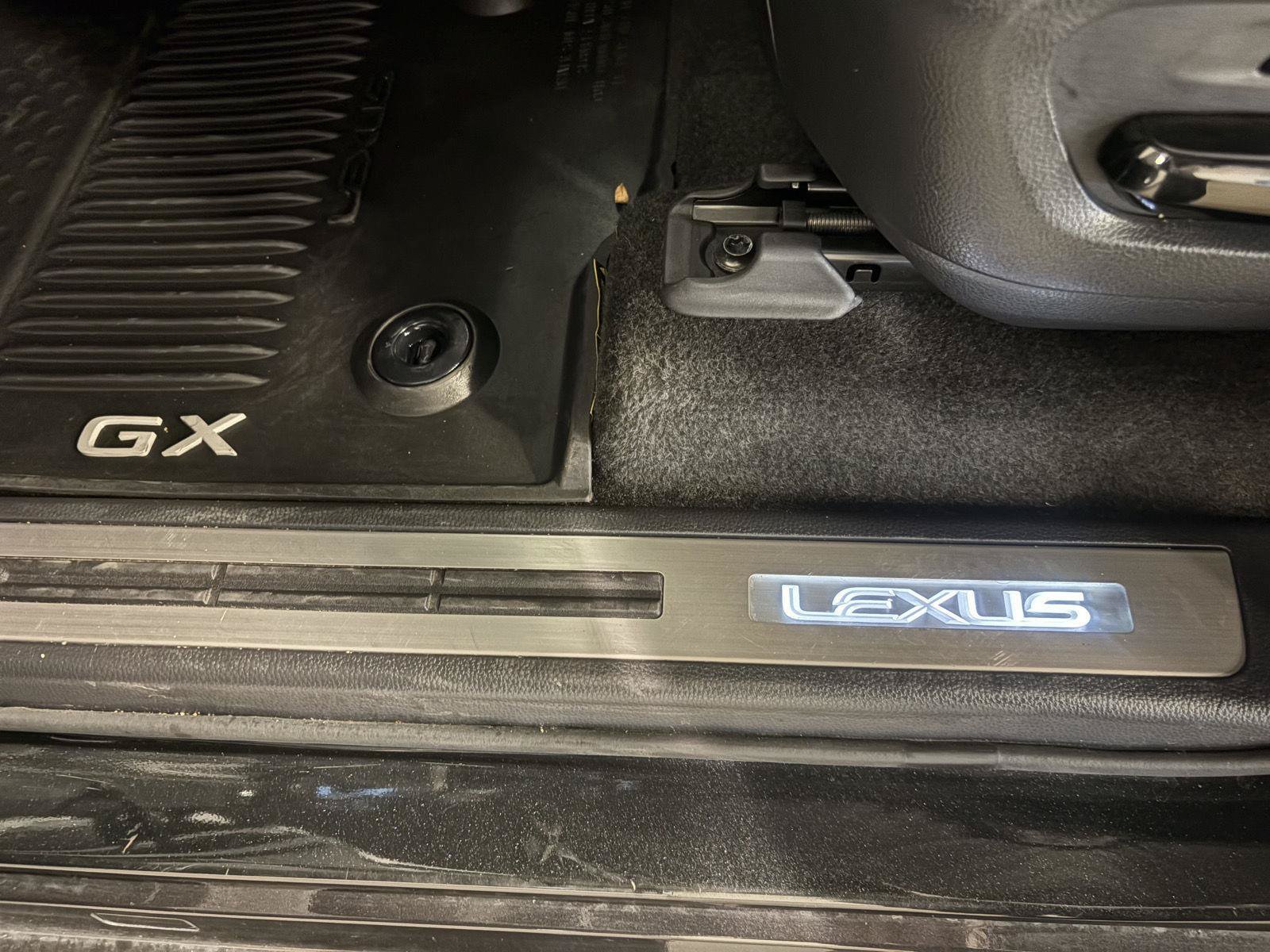 Used 2025 Lexus GX 550 w/ Accessory Package (2T) AWD/4WD image 16
