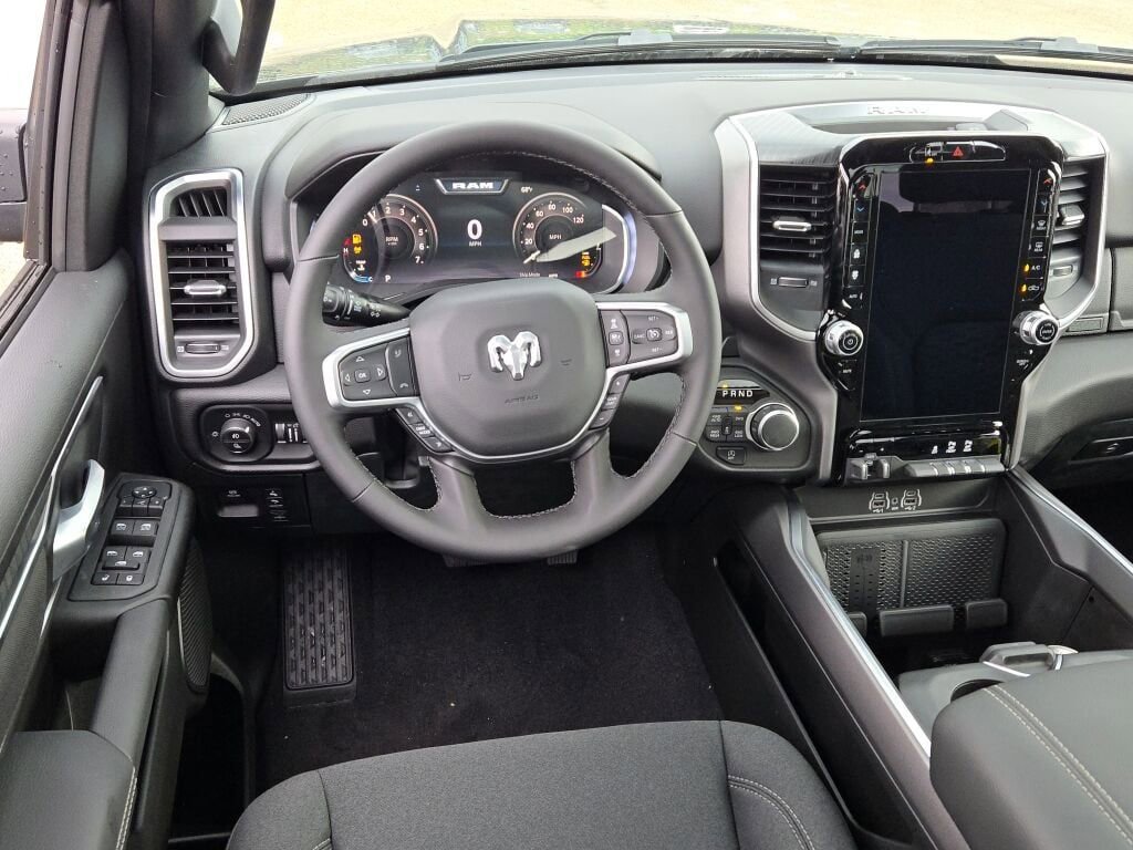 New 2026 RAM 1500 4x4 Crew Cab image 19