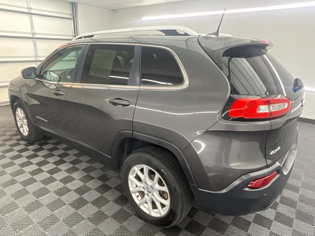 Used 2017 Jeep Cherokee Latitude w/ Comfort/Convenience Group AWD/4WD image 18