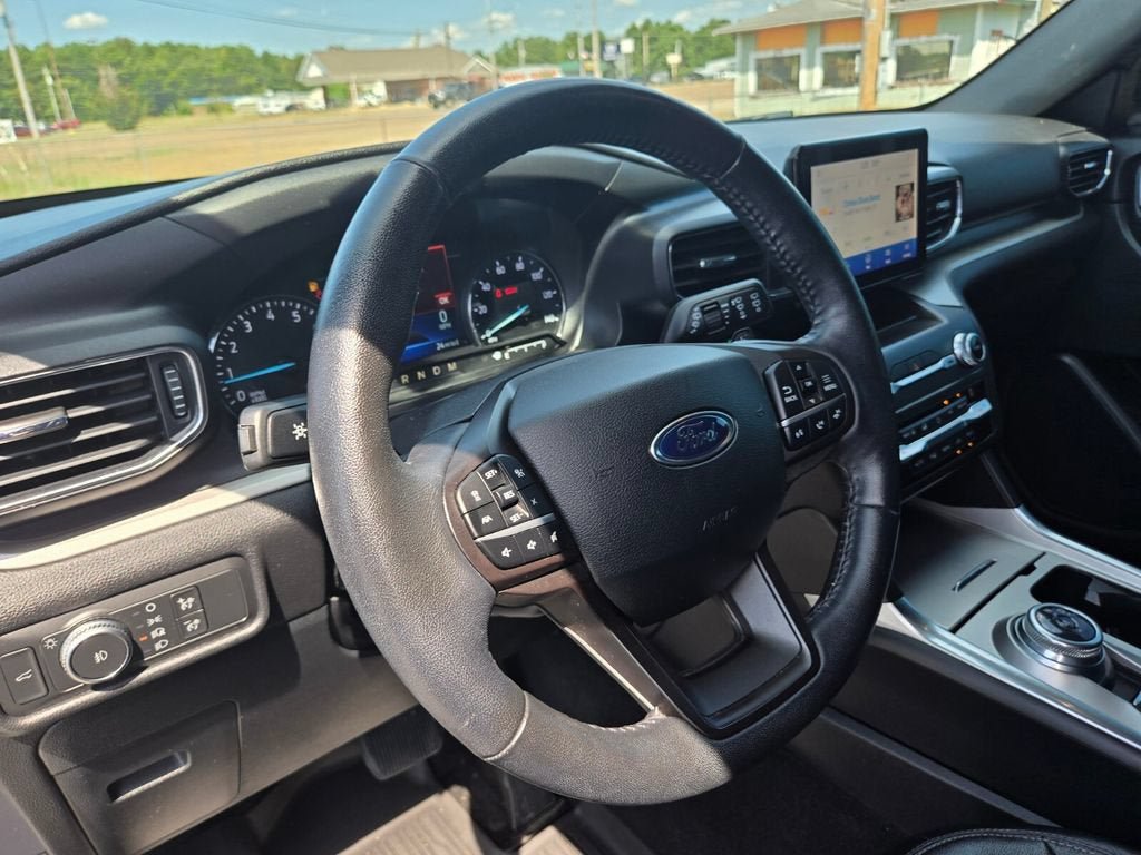 Used 2020 Ford Explorer XLT w/ Equipment Group 202A AWD/4WD image 11