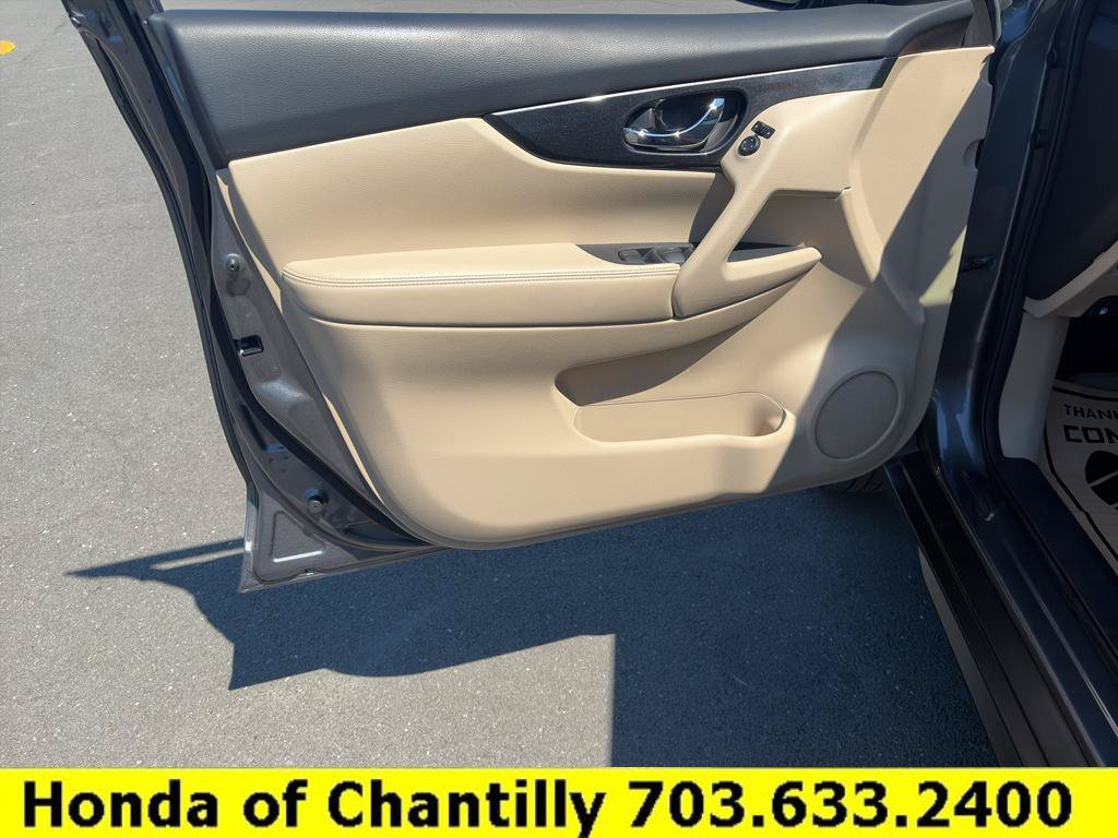 Used 2017 Nissan Rogue S w/ S Appearance Package AWD/4WD image 19
