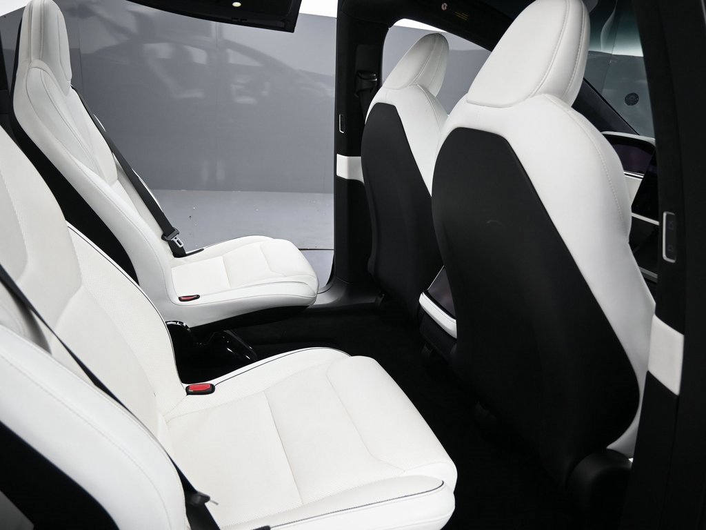 Used 2022 Tesla Model X Plaid image 32