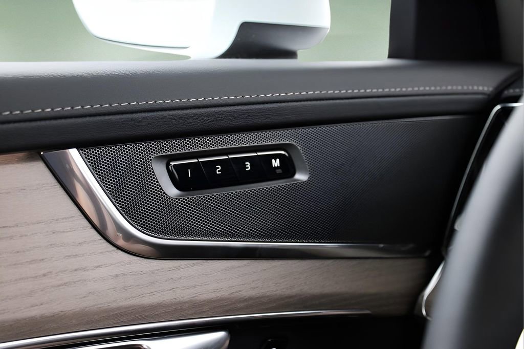 New 2025 Volvo XC90 T8 Core w/ Protection Package image 18