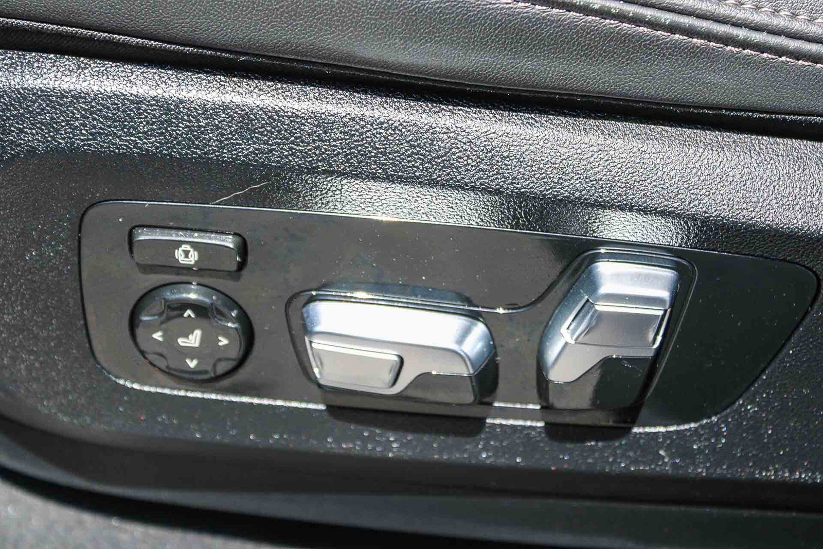Certified 2024 BMW X5 M60i AWD/4WD image 17