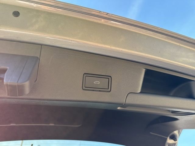 Used 2024 Volkswagen Atlas Cross Sport SEL R-Line image 7