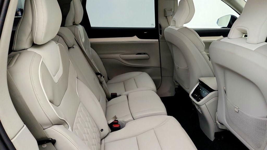 Used 2025 Volvo EX90 Ultra AWD/4WD image 19