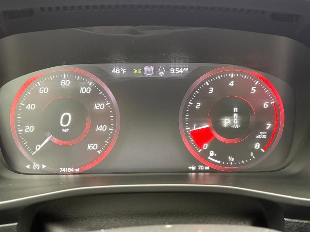 Used 2020 Volvo XC40 T5 Momentum image 7