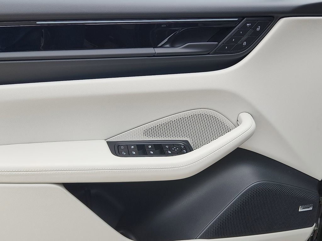 New 2026 Porsche Macan 4 Electric AWD/4WD image 13