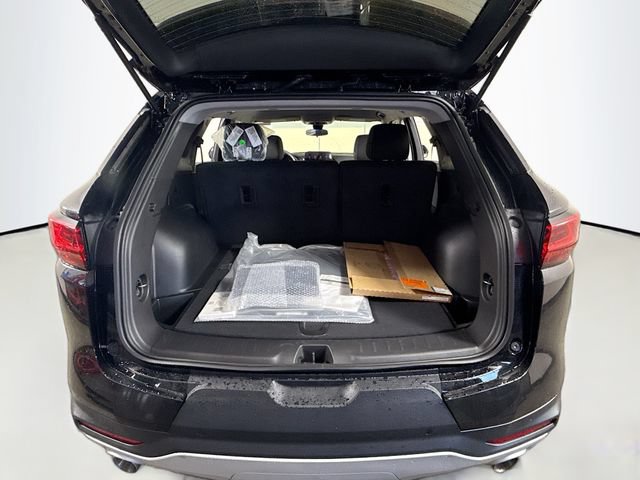 New 2026 Chevrolet Blazer LT w/ LPO, Black Sport Package FWD image 28