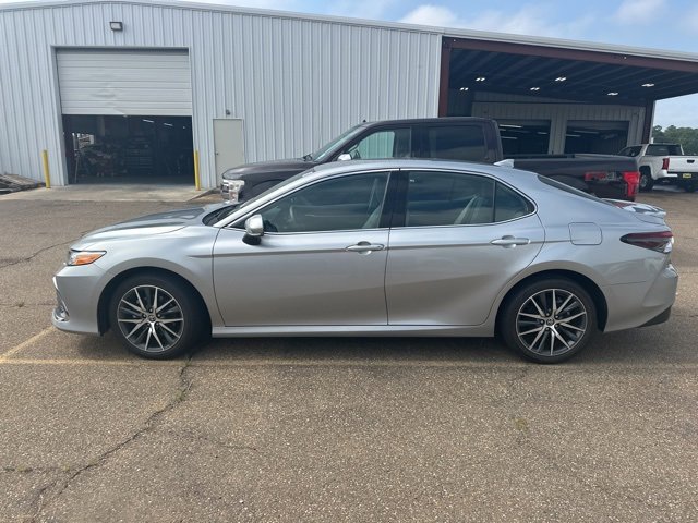 Used 2023 Toyota Camry XLE image 4