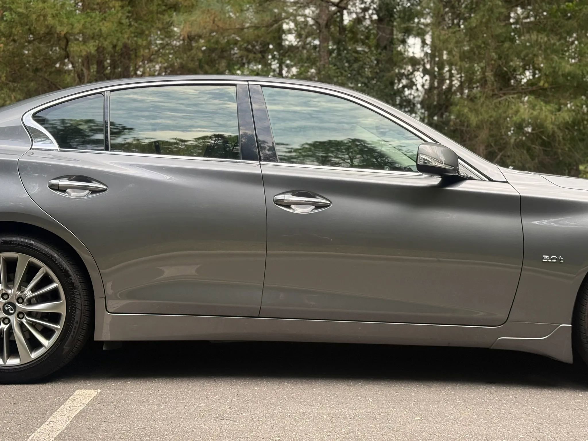 Used 2018 INFINITI Q50 Luxe w/ Essential Package (3.0T Luxe) AWD/4WD image 4