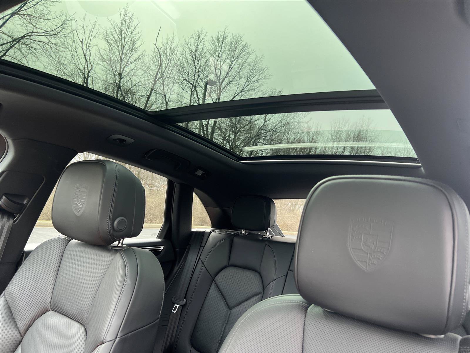 Used 2024 Porsche Macan AWD/4WD image 23