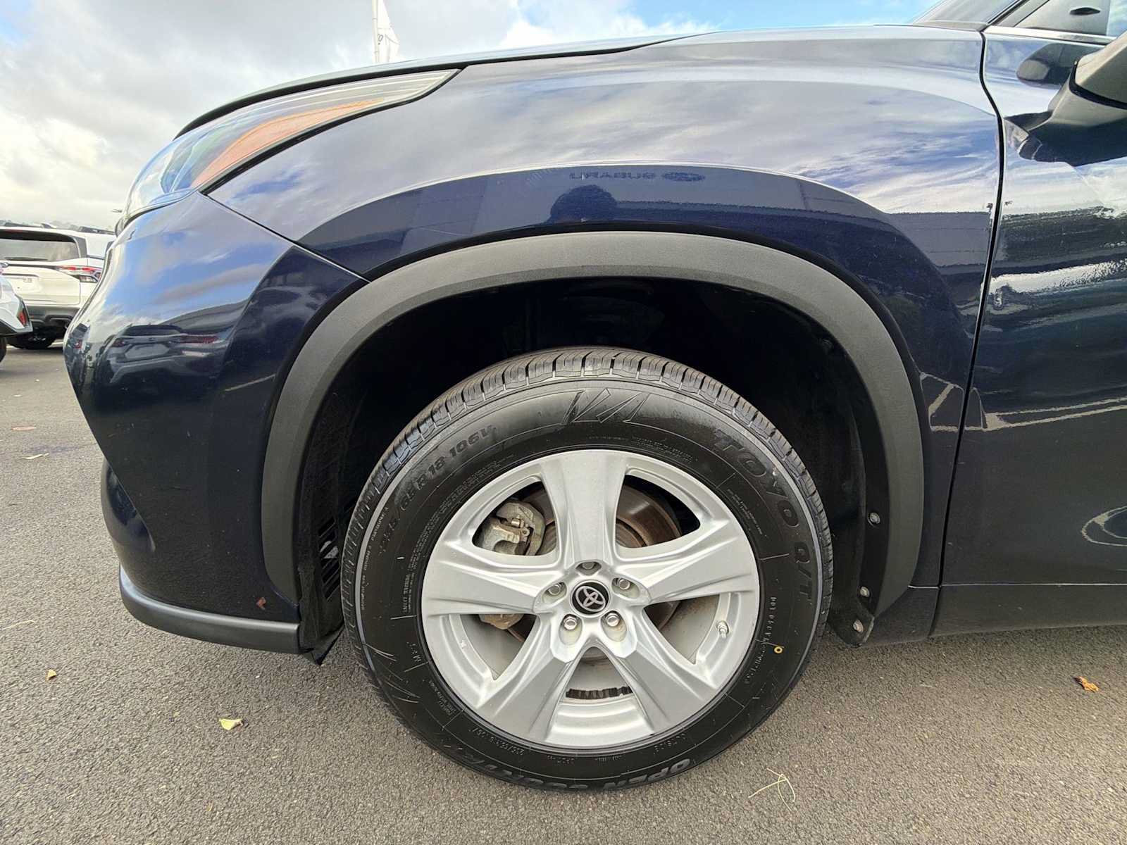 Used 2023 Toyota Highlander L FWD image 11