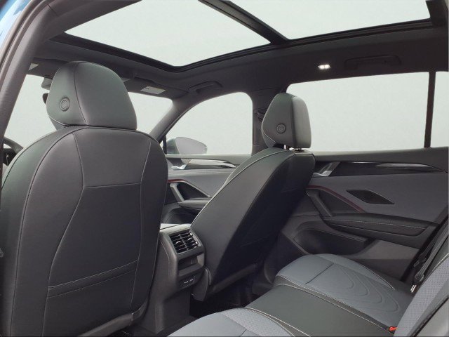 New 2026 Volkswagen Tiguan SE R-Line image 12