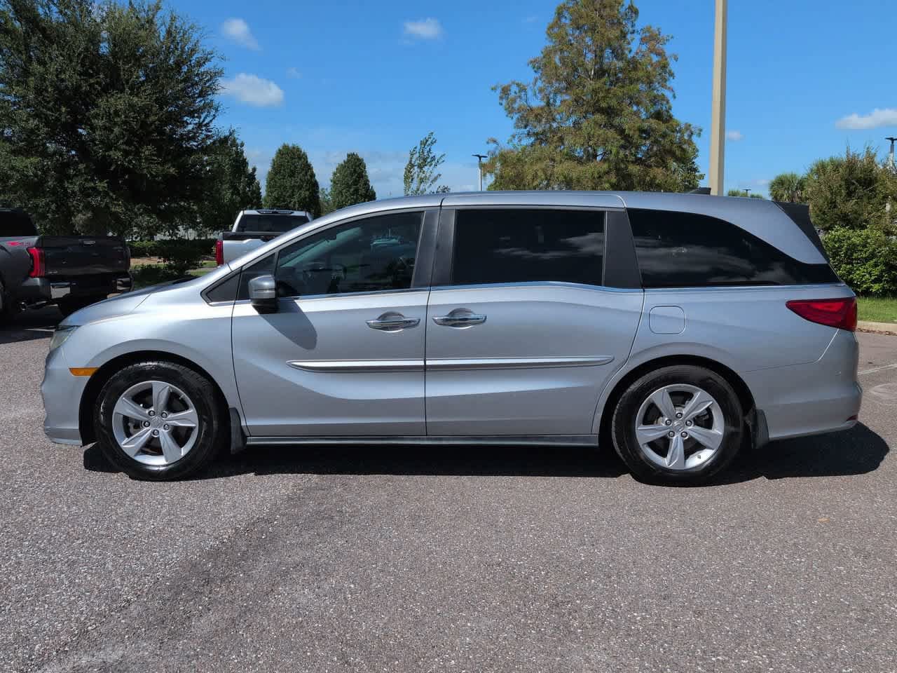 Used 2018 Honda Odyssey EX image 3