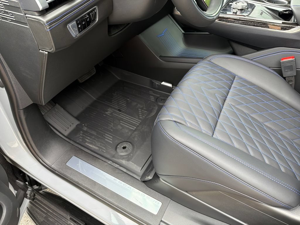 New 2026 Cadillac Escalade IQL Sport 1 w/ LPO, Floor Liner Package AWD/4WD image 23