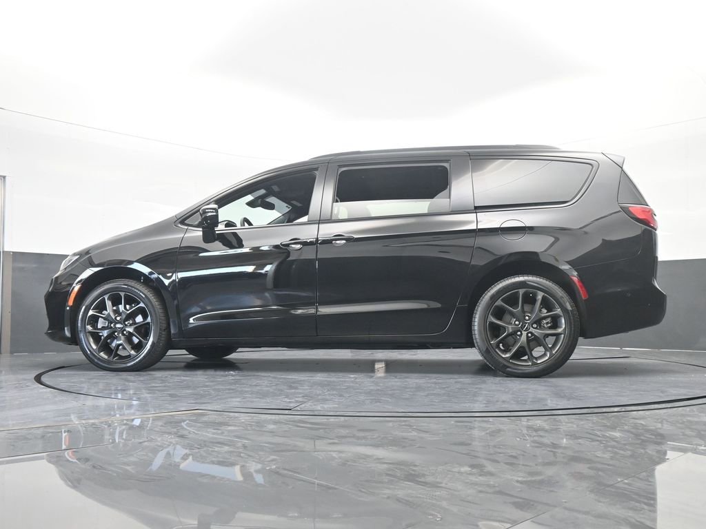 Used 2024 Chrysler Pacifica Limited w/ S Appearance Package image 67