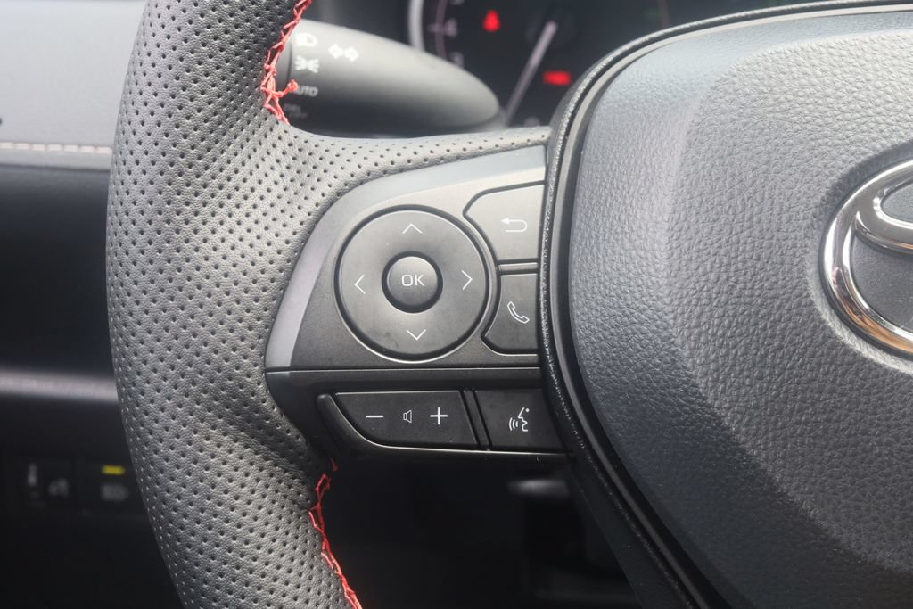Used 2025 Toyota RAV4 XLE AWD/4WD image 7