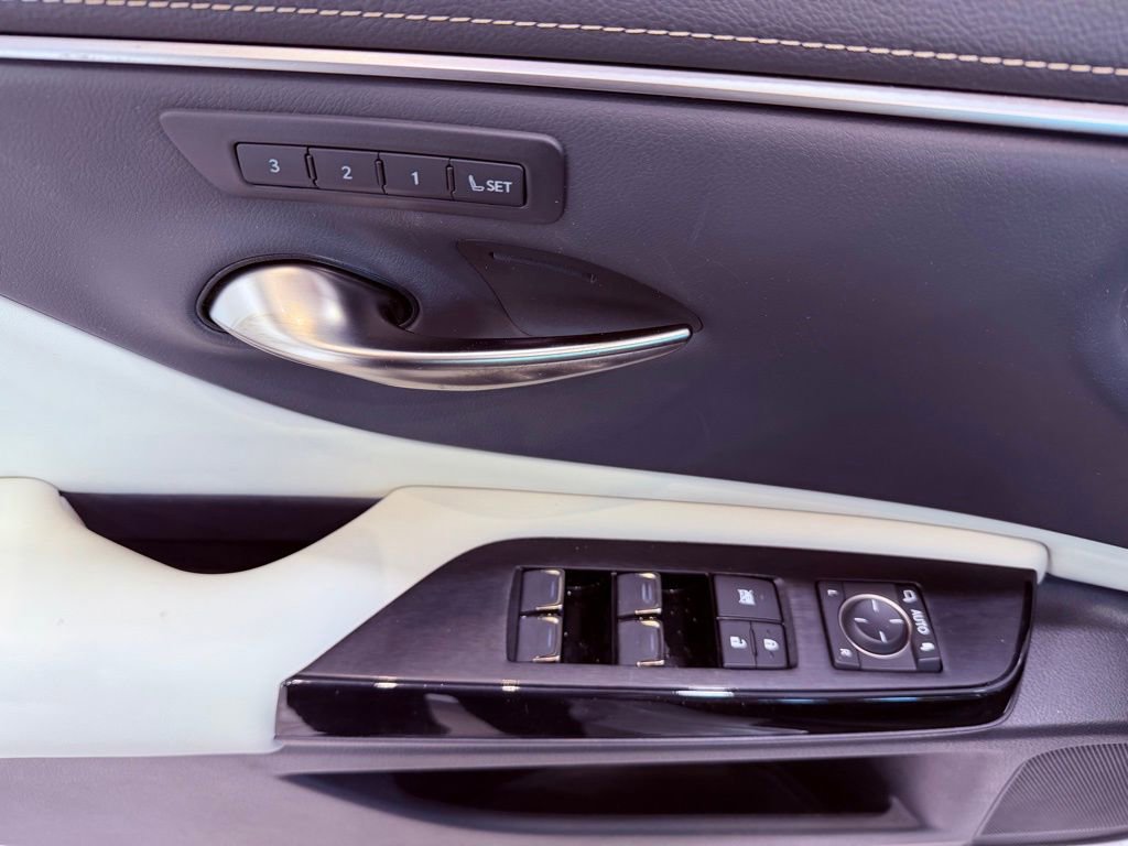 Certified 2025 Lexus ES 300h F Sport image 19
