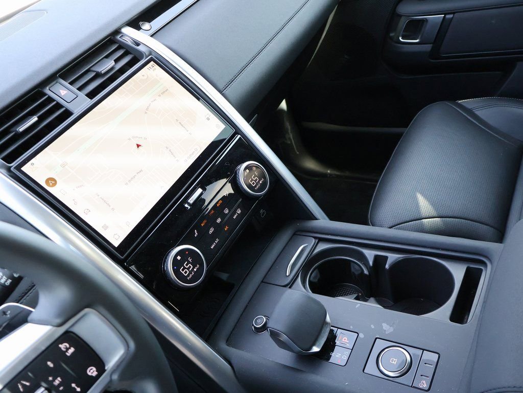 Used 2025 Land Rover Discovery S image 20
