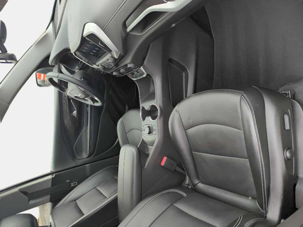 Used 2024 GMC Terrain SLT image 20