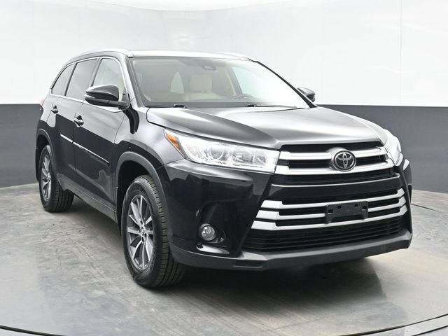 Used 2018 Toyota Highlander XLE w/ Protection Package #3 AWD/4WD image 2