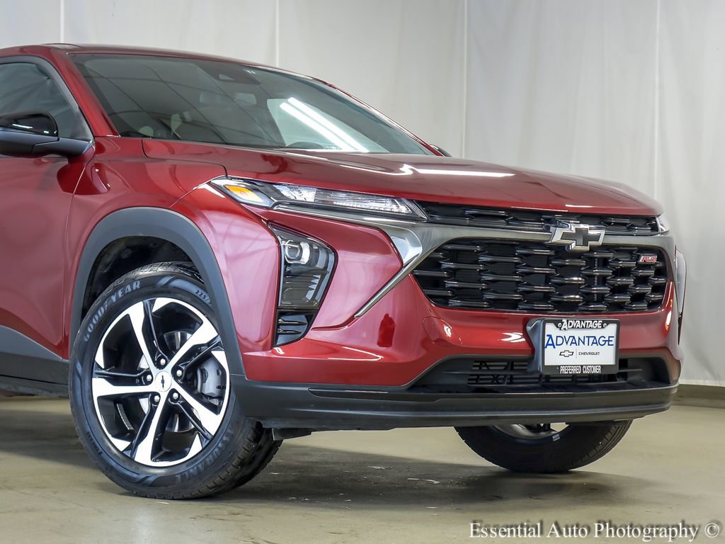 Used 2025 Chevrolet Trax RS w/ Driver Confidence Package FWD image 3