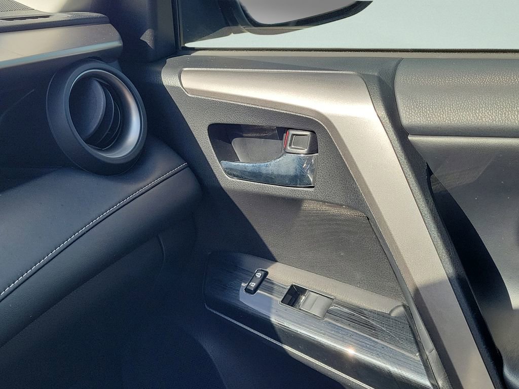 Used 2018 Toyota RAV4 Limited image 24