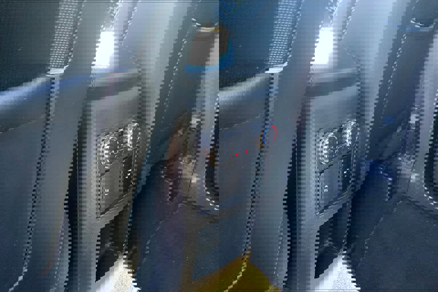 Used 2020 Ford Explorer Platinum w/ Premium Technology Package image 25