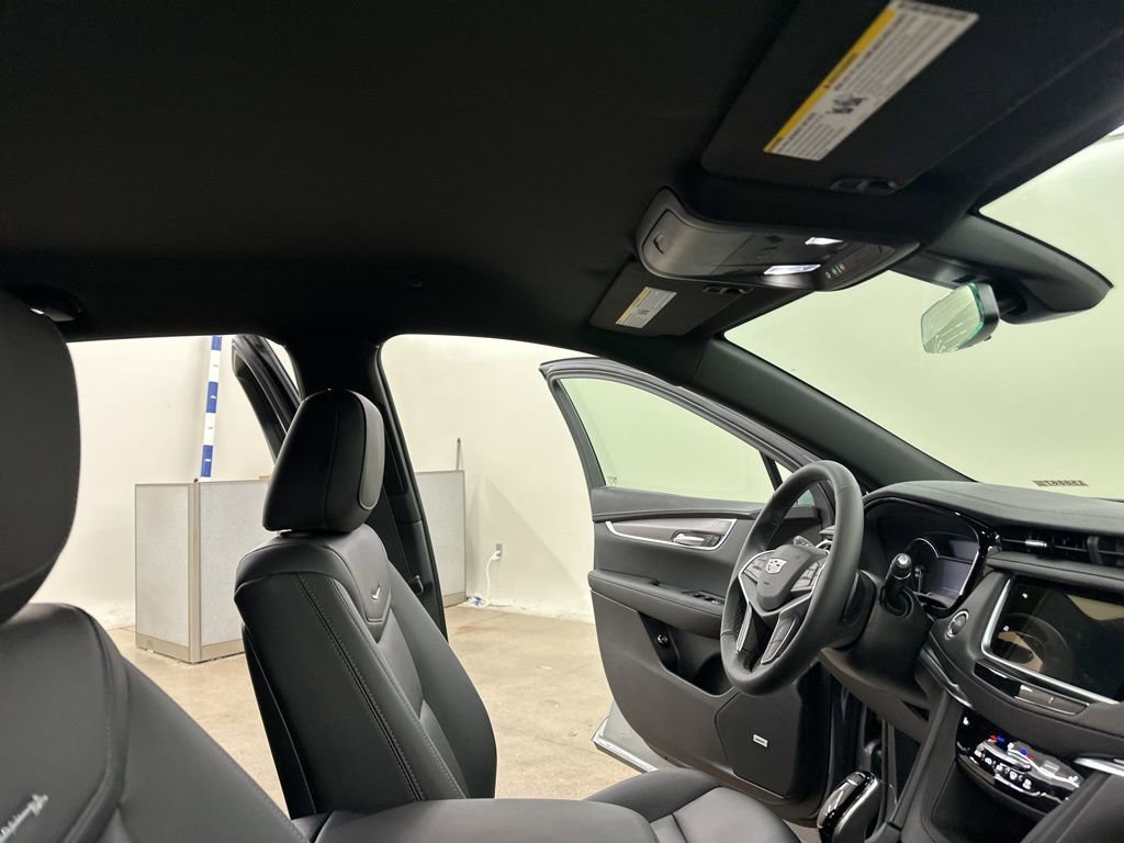 New 2025 Cadillac XT5 Luxury image 19